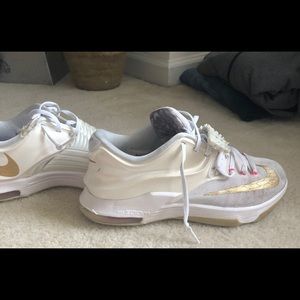 Nike KDs men’s size 10